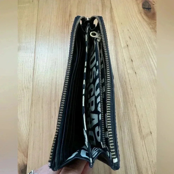 MARC by Marc Jacobs Black Leather Wallet with Gold-Colored Metallic Details - Picture 5 of 9